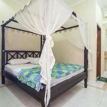 Lori Beach Inn Seminyak Værelse billede